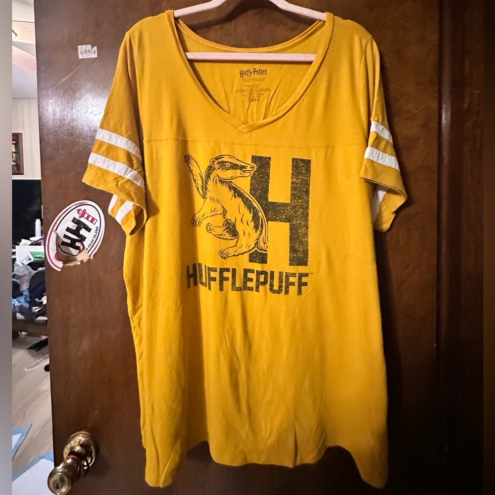 🌟 EUC 🌟 Harry Potter Hufflepuff Golden Yellow Classic Fit Football Tee - Size 3